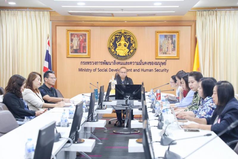 ปลัด พม. ย้ำผู้บริ�