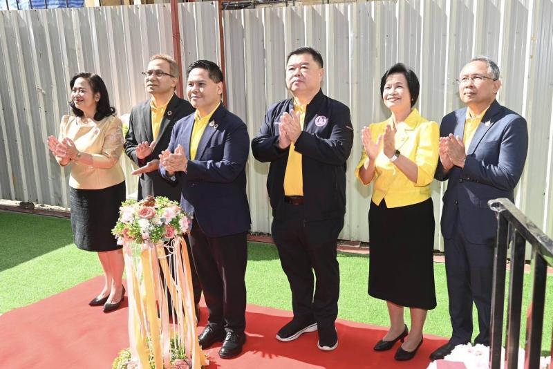 วราวุธ เปิดสถานพั�