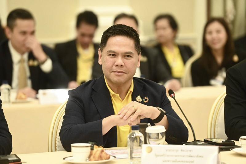 วราวุธ เข้าร่วมปร�