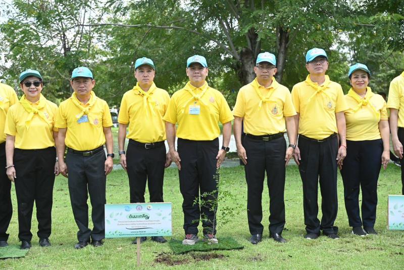 วราวุธ นำทีม พม. ปล�