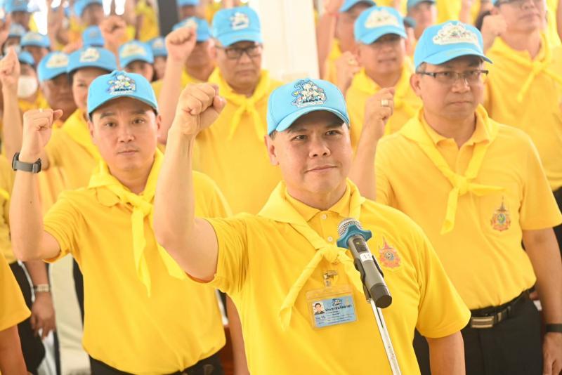 วราวุธ นำทีม พม. ปล�