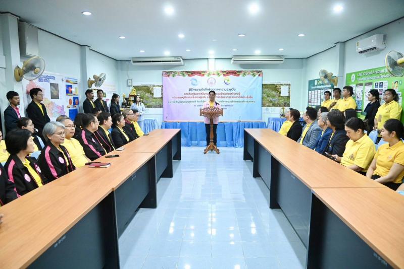 วราวุธ นำทีม พม. ปล�