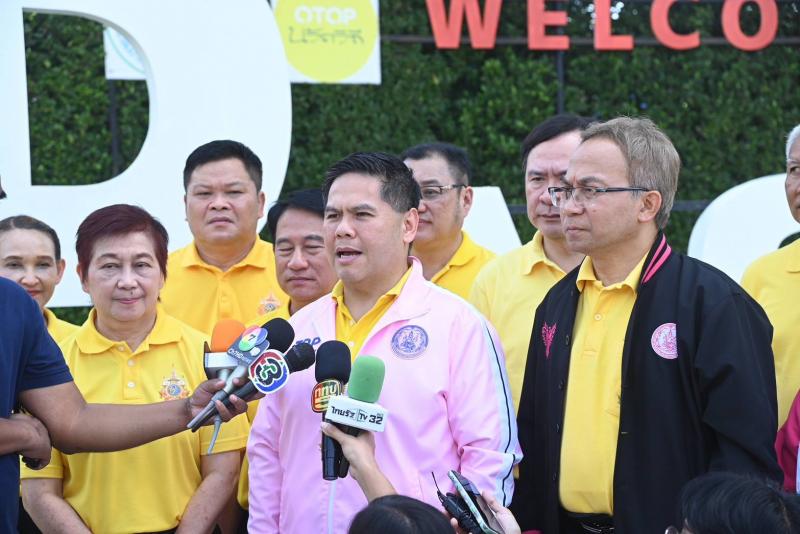 วราวุธ นำทีม พม. ปล�