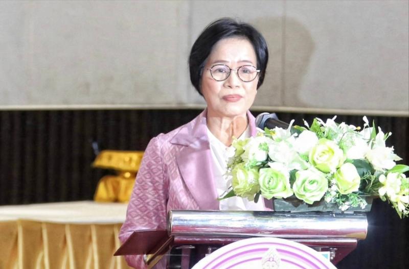 ปลัด พม. มอบโล่-เกี�