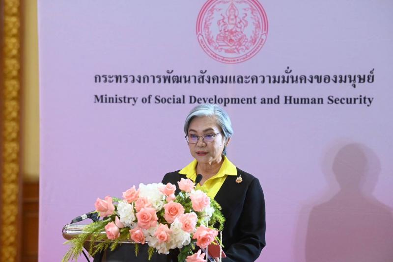 วราวุธ มอบเข็มเชิ�