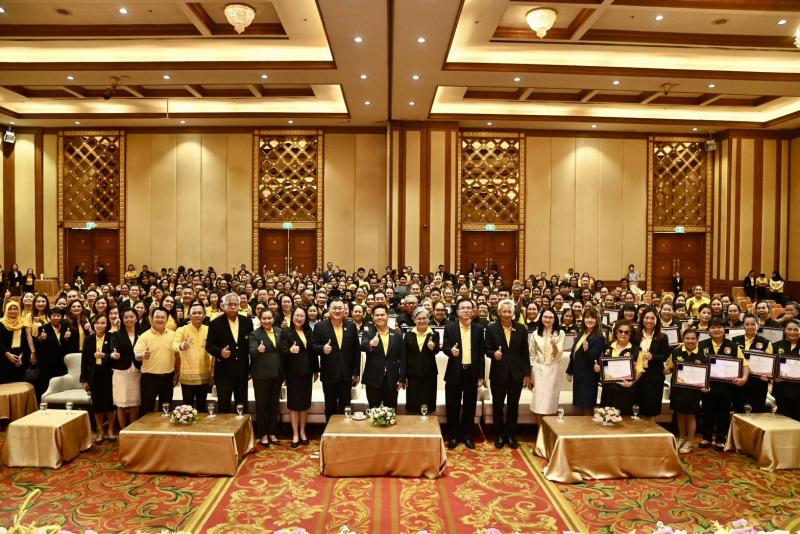 วราวุธ มอบเข็มเชิ�