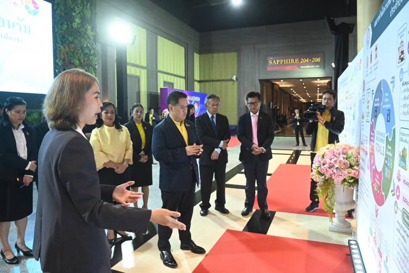วราวุธ มอบโล่ CSR Award 20