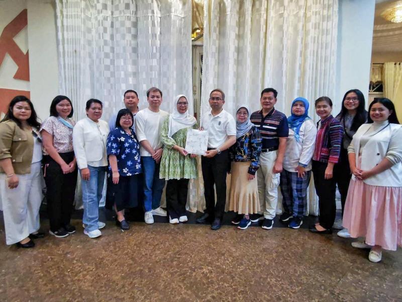ปลัด พม. พร้อมคณะ ร�