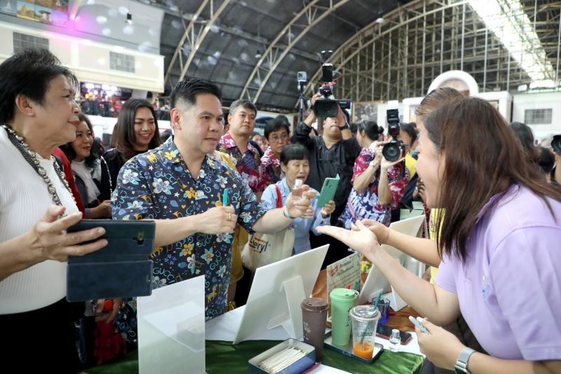 วราวุธ รมว.พม. เปิด�