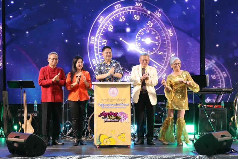 วราวุธ รมว.พม. เปิด�