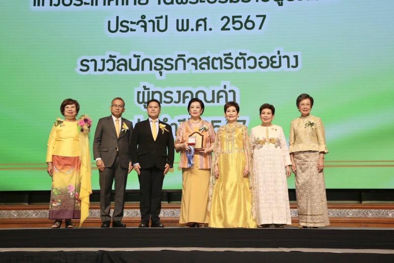 วราวุธ ยกย่องนักธ�
