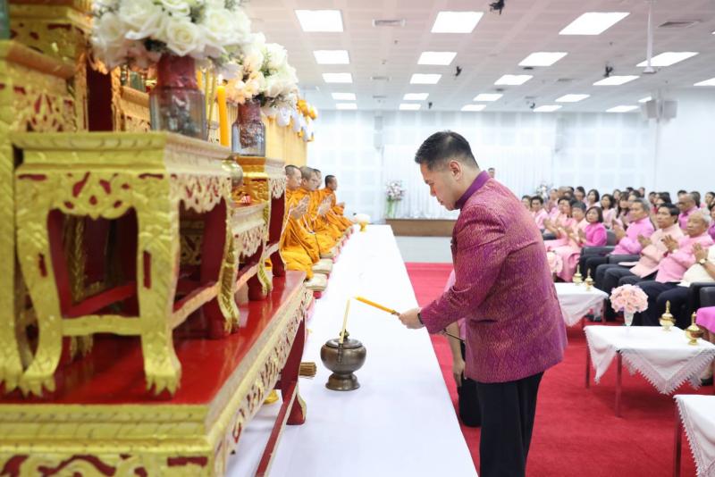 กระทรวง พม. ทำบุญว�