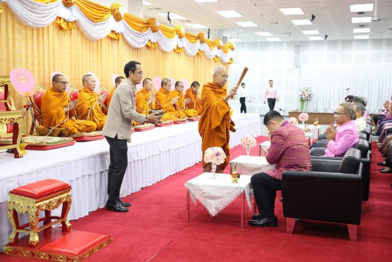 กระทรวง พม. ทำบุญว�