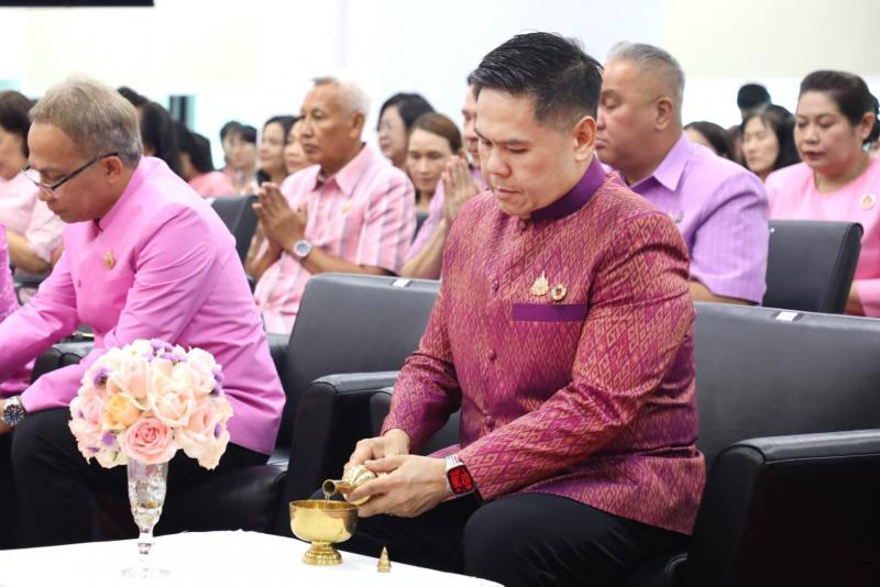 กระทรวง พม. ทำบุญว�