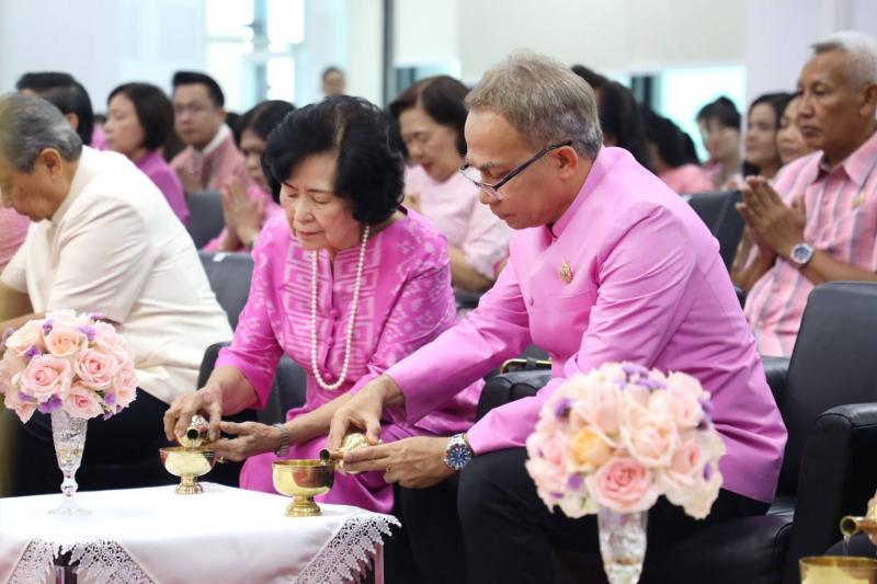 กระทรวง พม. ทำบุญว�