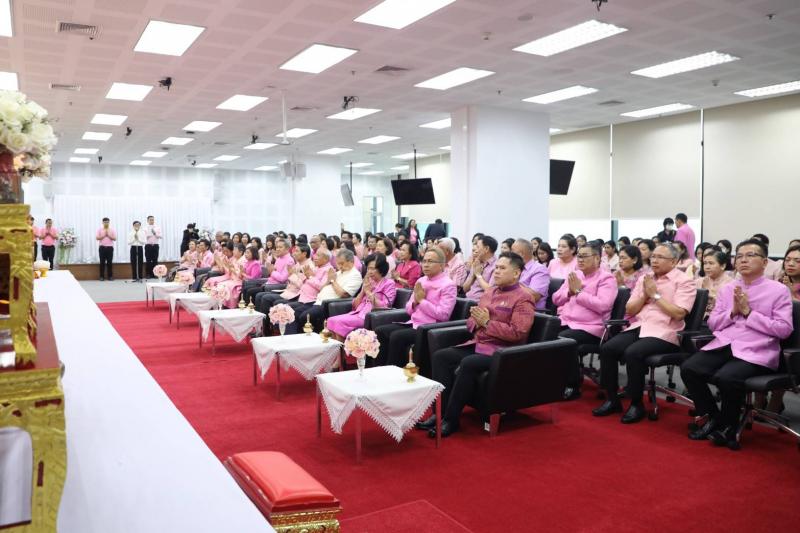 กระทรวง พม. ทำบุญว�