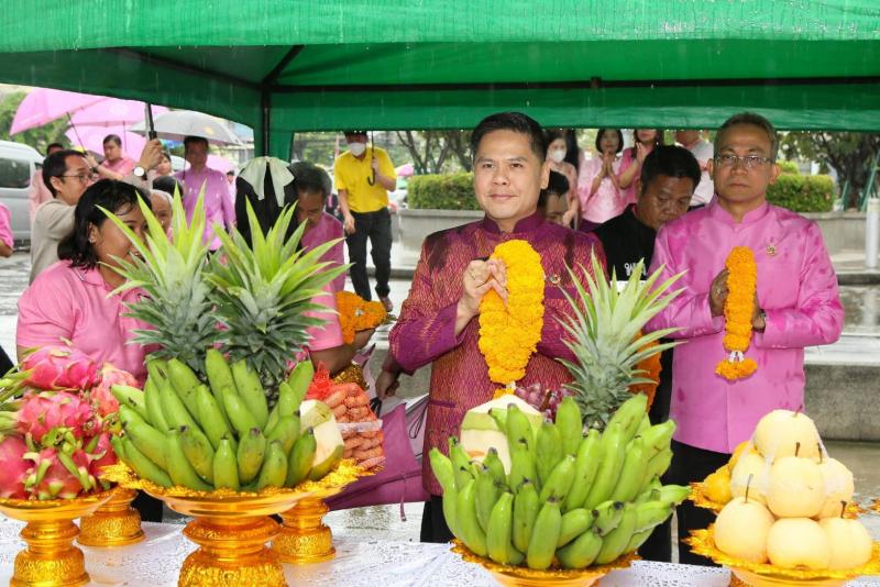 กระทรวง พม. ทำบุญว�