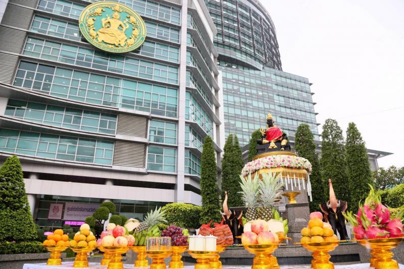 กระทรวง พม. ทำบุญว�