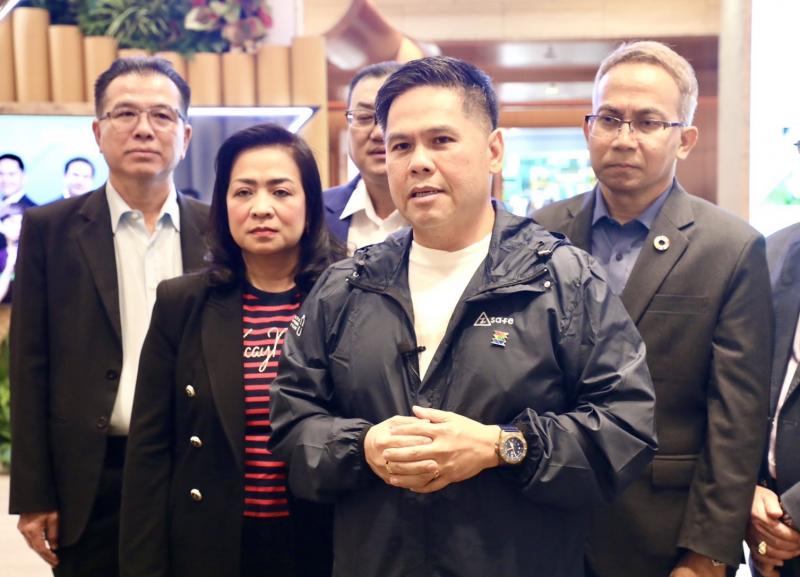 วราวุธ กำชับ พม.จั�