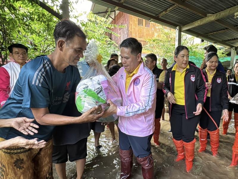 วราวุธ รมว.พม. ลงพื�