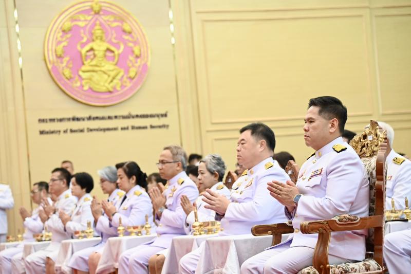 วราวุธ - ผู้บริหาร -