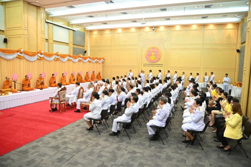 วราวุธ - ผู้บริหาร -