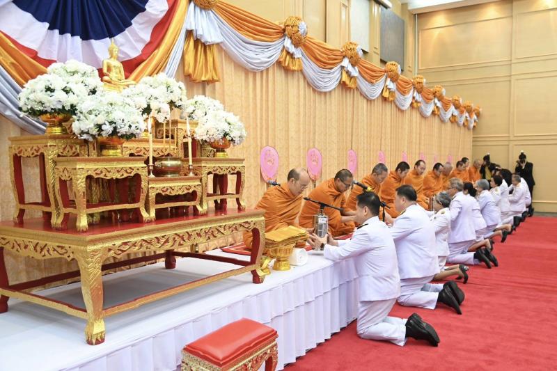 วราวุธ - ผู้บริหาร -