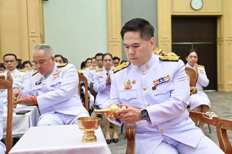 วราวุธ - ผู้บริหาร -