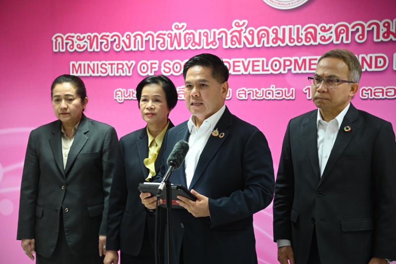 วราวุธ รมว.พม. นั่ง�