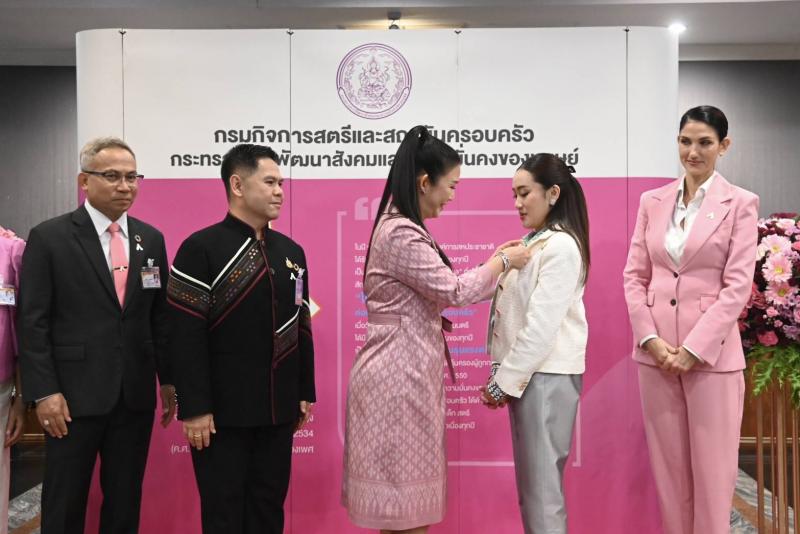 วราวุธ นำทีม พม. ติ�