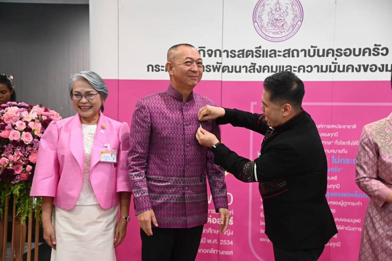 วราวุธ นำทีม พม. ติ�