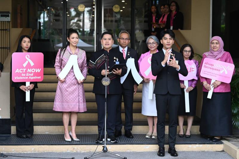 วราวุธ นำทีม พม. ติ�