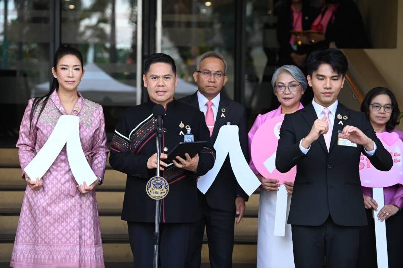 วราวุธ นำทีม พม. ติ�