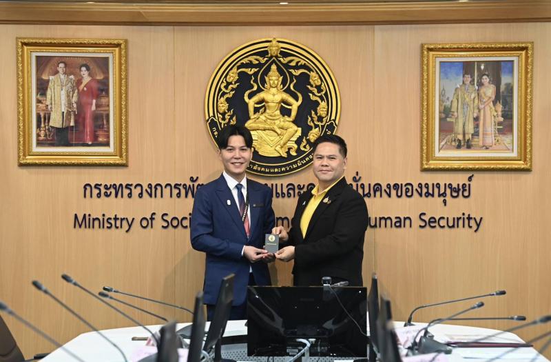 วราวุธ ยินดี คณะเย