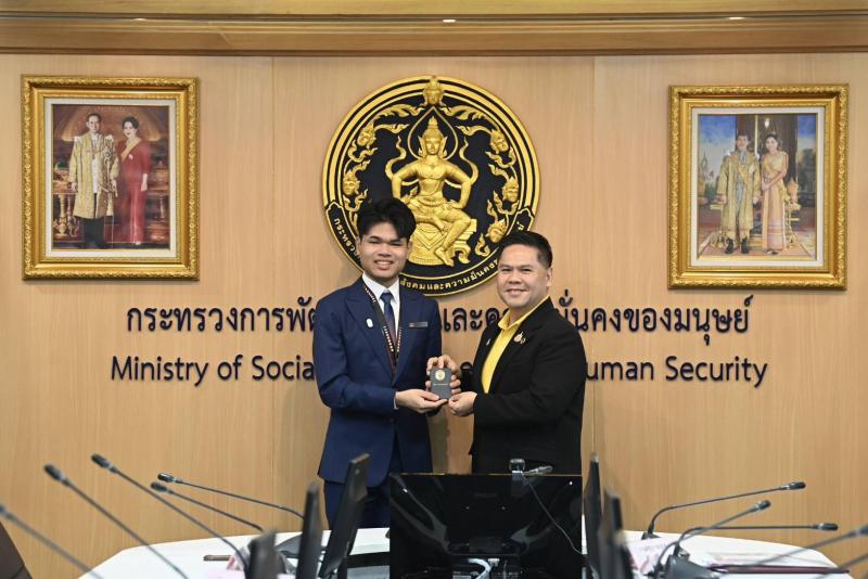 วราวุธ ยินดี คณะเย