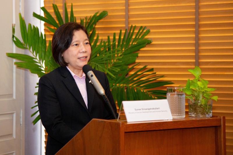 พม. ร่วมวงเสวนา กา�