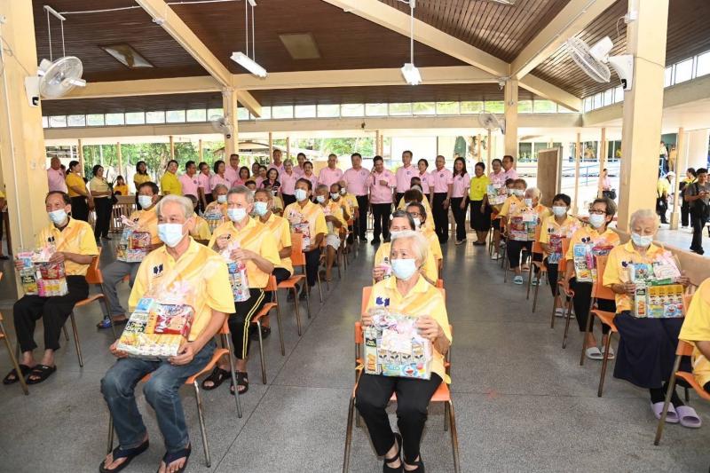 วราวุธ รมว.พม. เยี่�