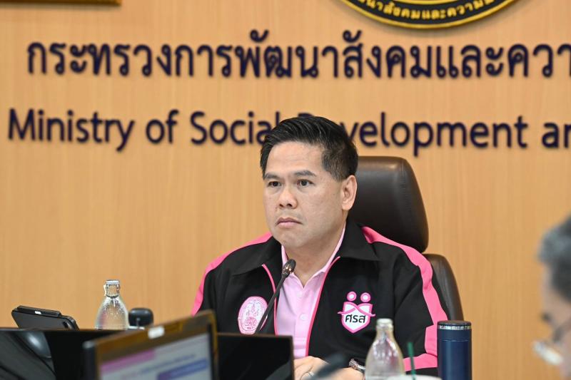 วราวุธ นั่งหัวโต๊�