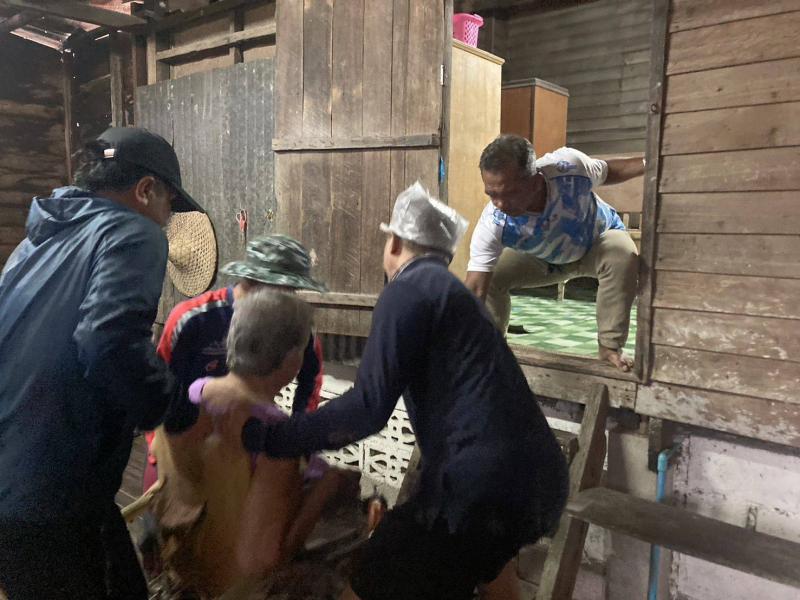 วราวุธ ส่งทีม พม.พ�