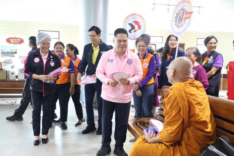 วราวุธ รมว.พม. ขึ้น�