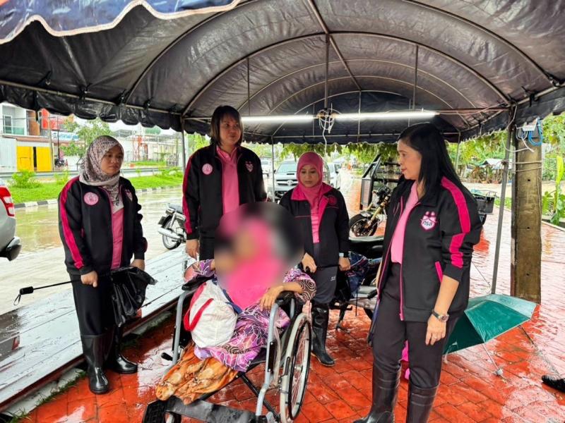 กระทรวง พม. ช่วยคน�