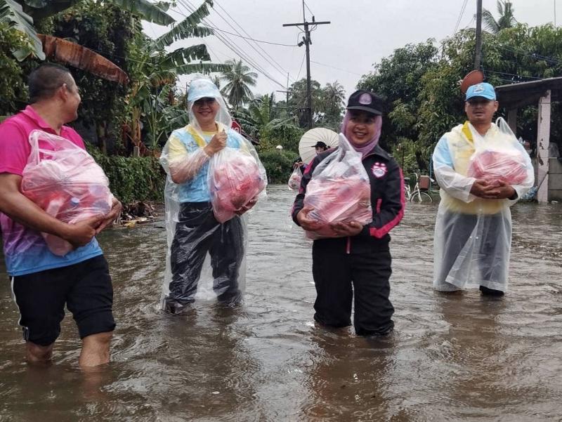 กระทรวง พม. ช่วยคน�