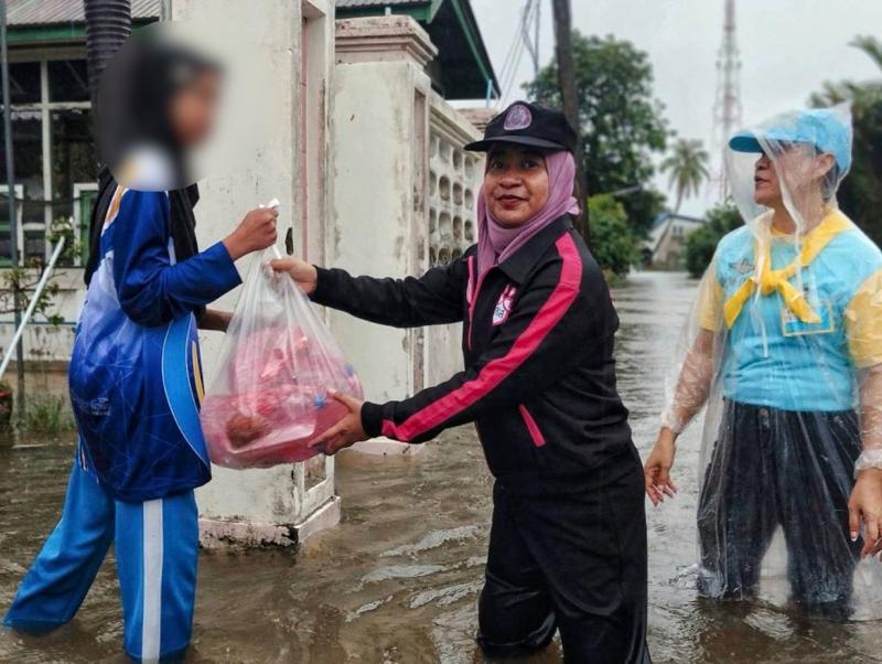 กระทรวง พม. ช่วยคน�