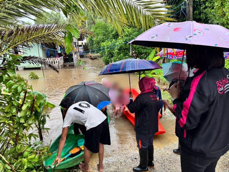 กระทรวง พม. ช่วยคน�