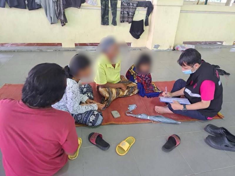กระทรวง พม. ช่วยคน�