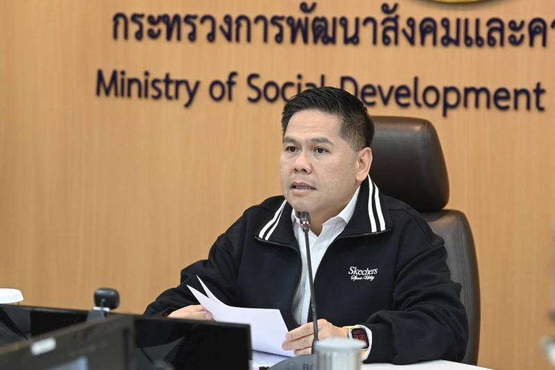 วราวุธ รมว.พม. นั่ง�