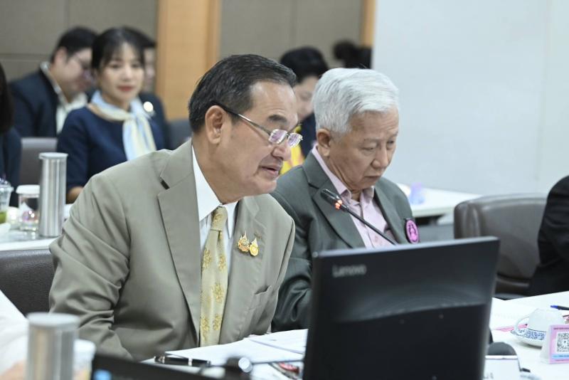 วราวุธ รมว.พม. นั่ง�
