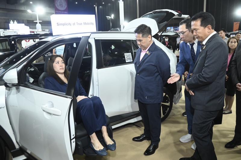 วราวุธ รมว.พม. ชวนช�