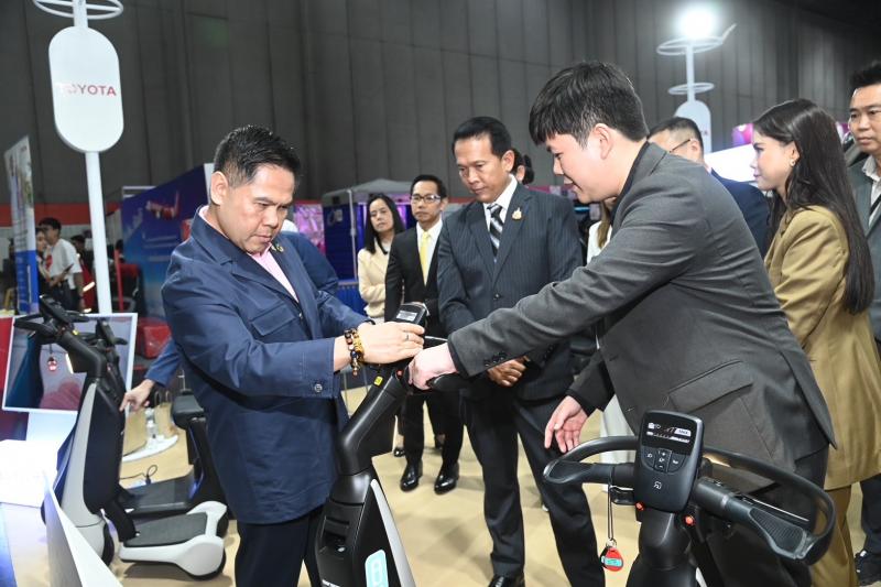 วราวุธ รมว.พม. ชวนช�