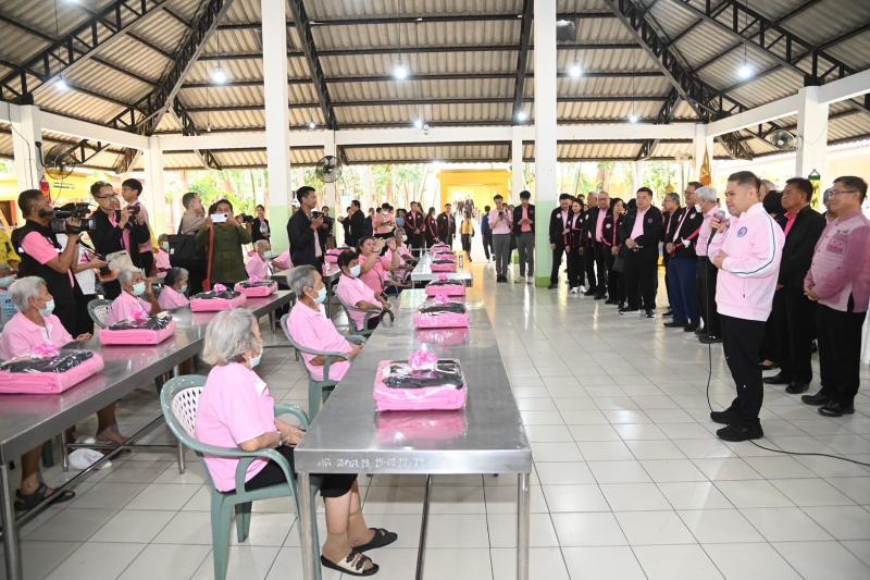 วราวุธ รมว.พม. เยี่�